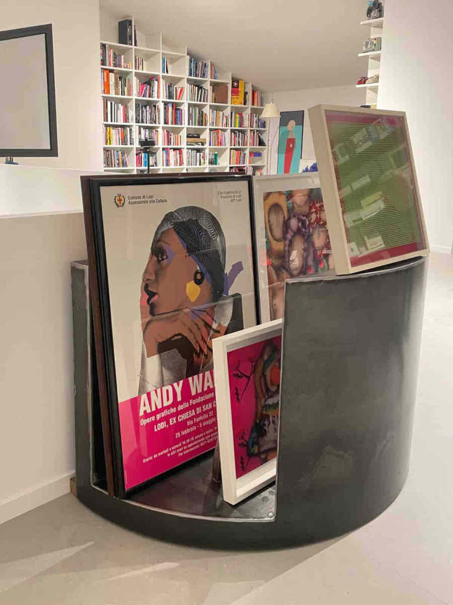 Espositore quadri modulare in ambiente domestico - Multigraphic