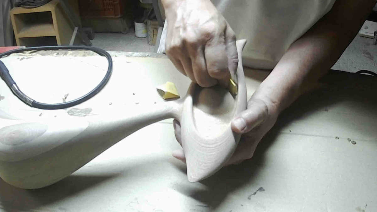 Preparazione superficie prima della formazione della patina